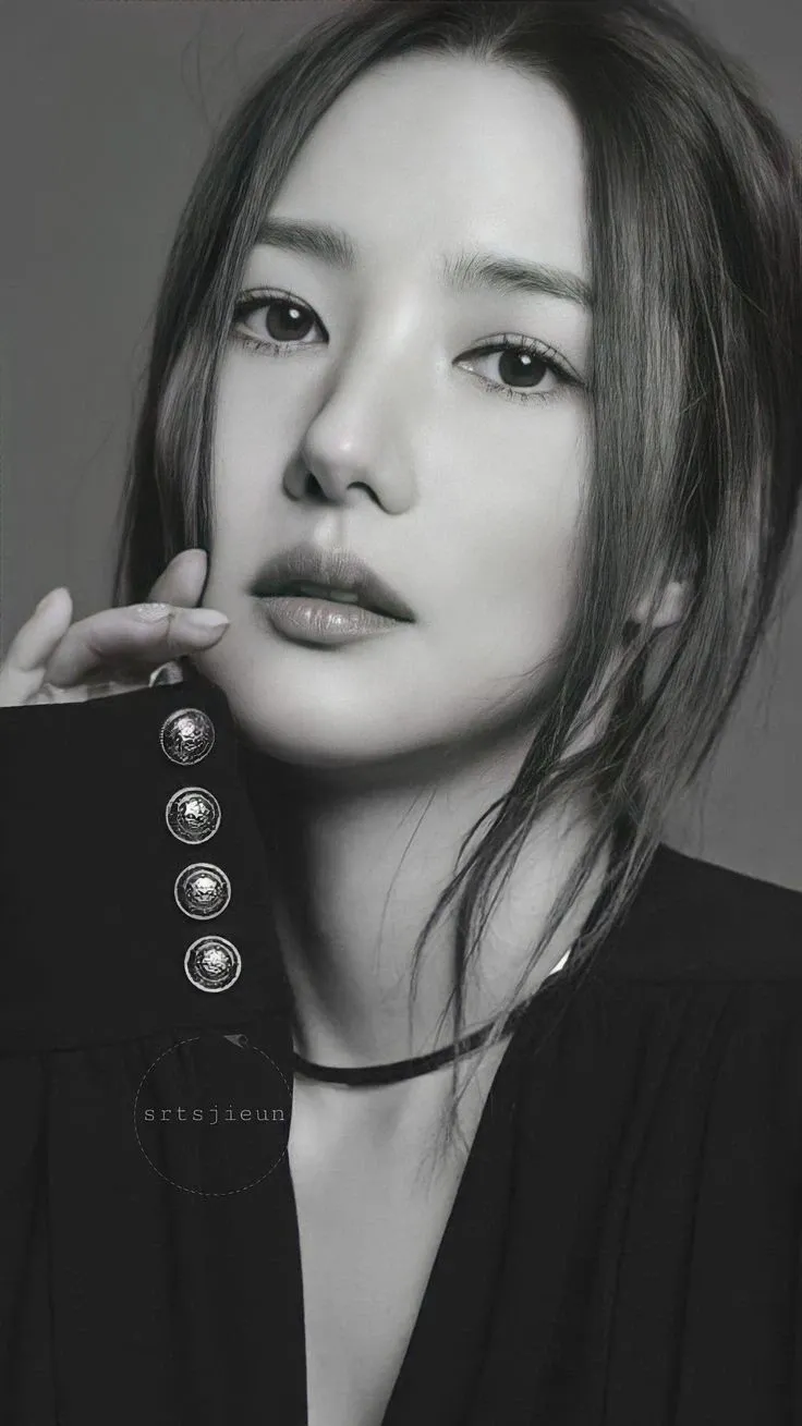 Foto terbaru dari Park Minyoung