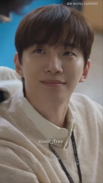 イ・ジュノの最近の活動ショット