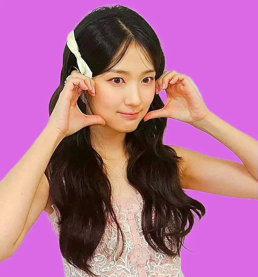 Behind-the-scenes cut of Kim Hyeyoon
