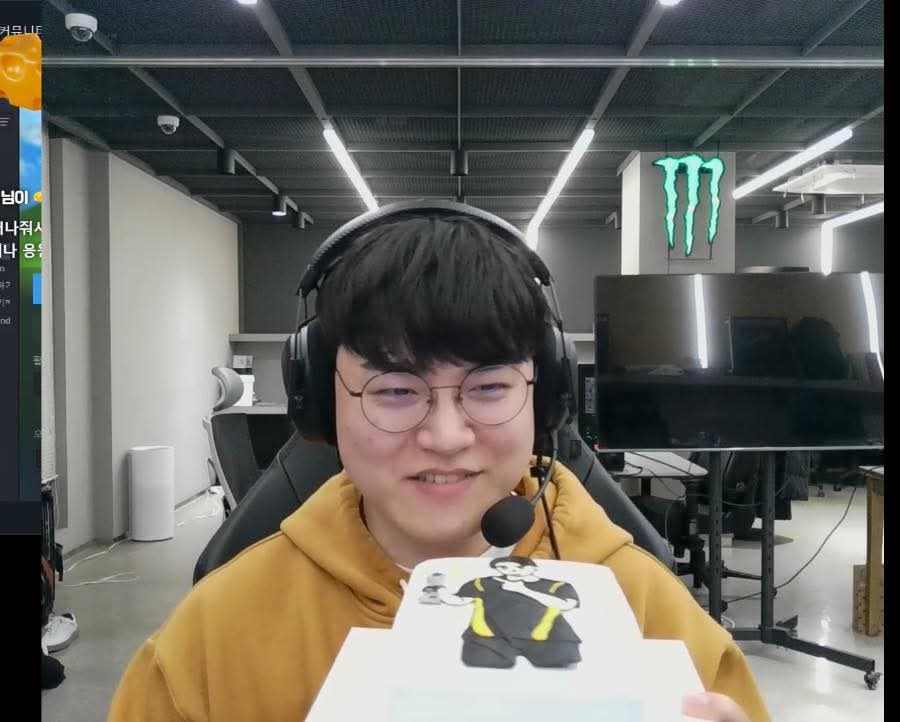 Konten selebriti populer yang sedang hangat di komunitas