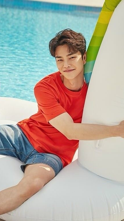 Latest photo of Song Kang