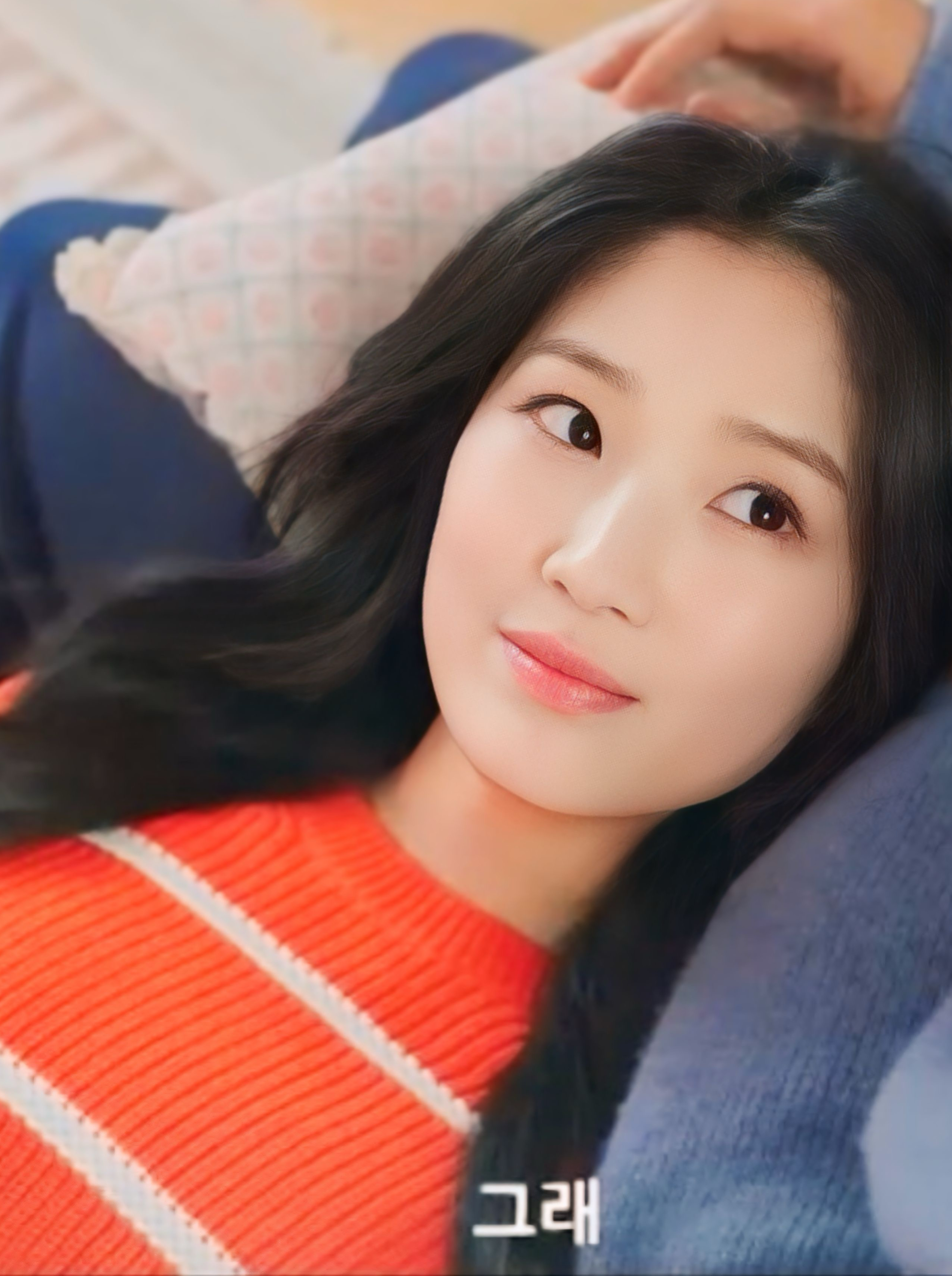 Behind-the-scenes cut of Kim Hyeyoon