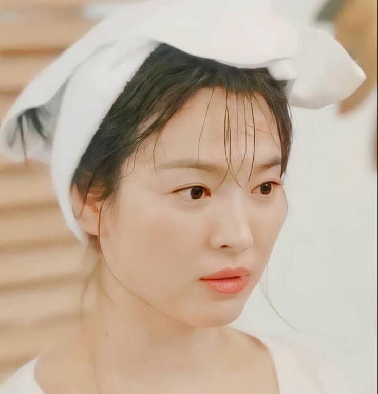 Recent activity shot of Song Hyekyo