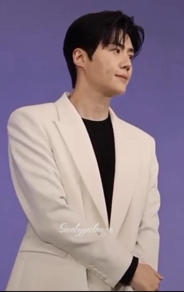 Behind-the-scenes cut of Kim Seonho