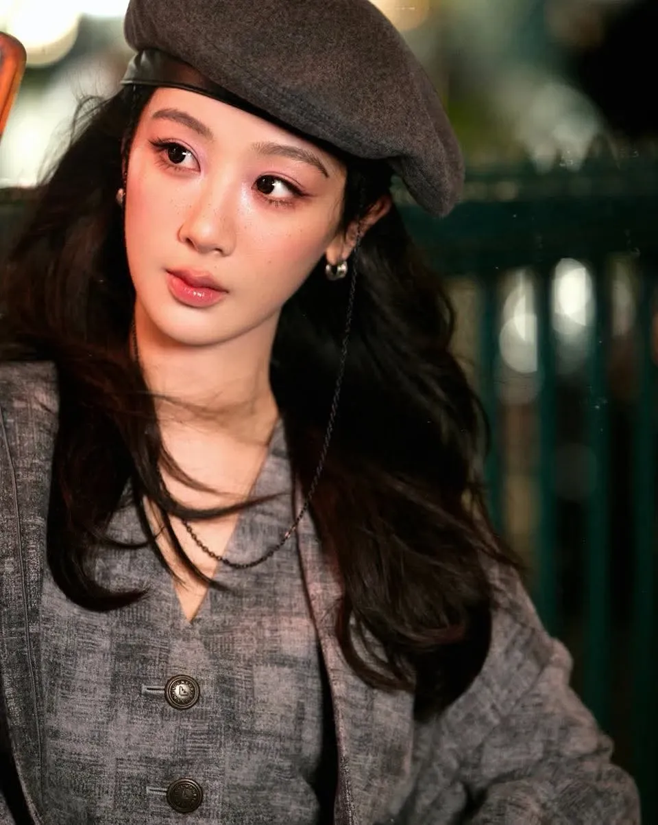 Recent activity shot of Yang Zi