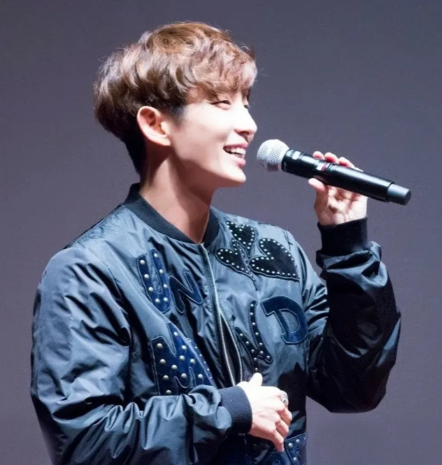 Behind-the-scenes cut of Lee Joongi