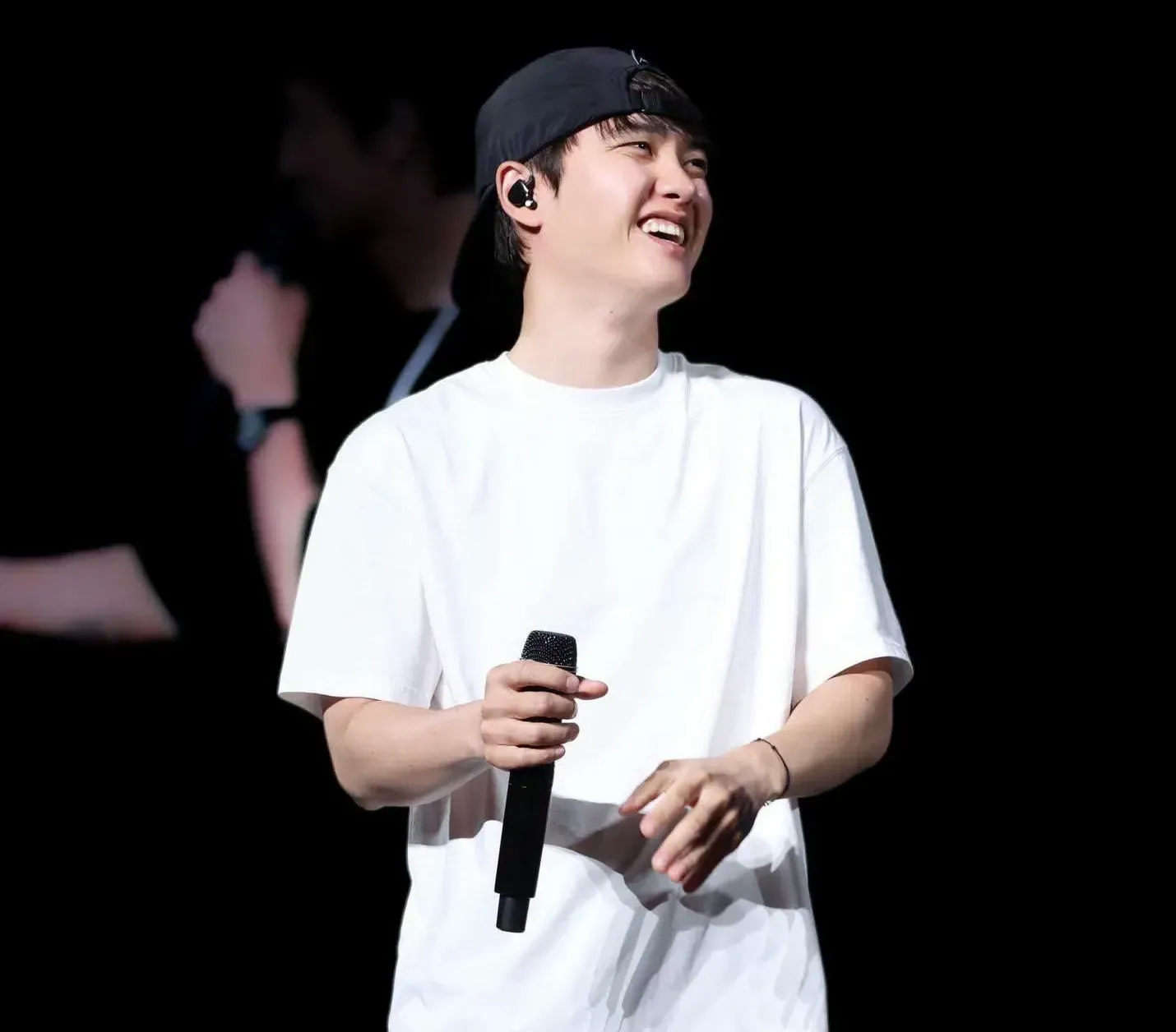 Behind-the-scenes cut of Doh Kyungsoo (D.O.)