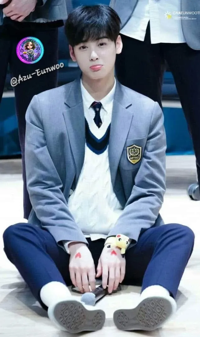 A moment captured by a fan of Cha Eunwoo