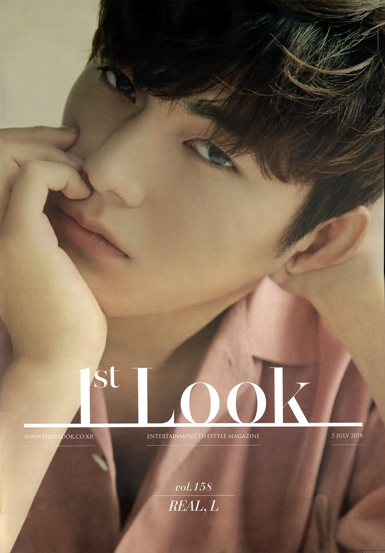 A moment captured by a fan of Kim Myungsoo (L)