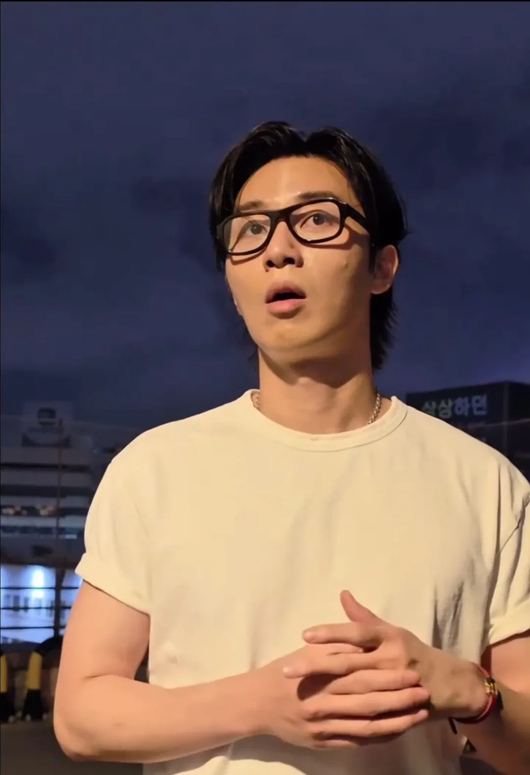 Behind-the-scenes cut of Park Seojoon