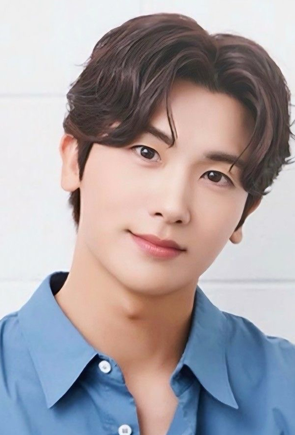 Recent activity shot of Park Hyungsik
