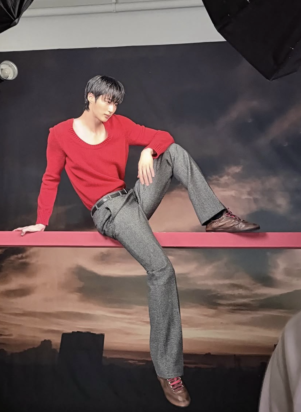 Behind-the-scenes cut of Byeon Wooseok