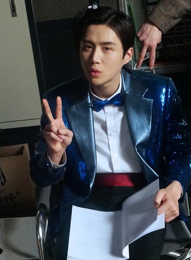 粉絲拍下的金宣虎瞬間