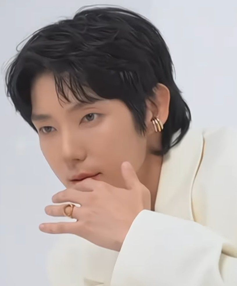 Behind-the-scenes cut of Lee Joongi