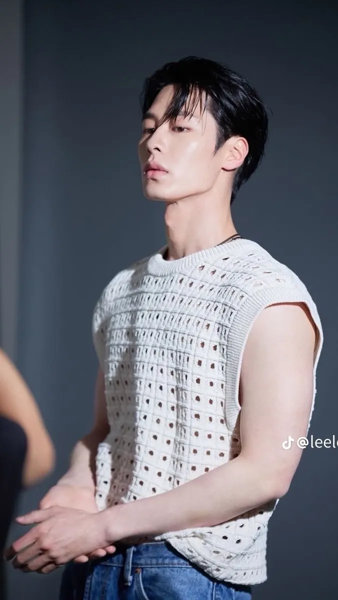 Special wallpaper made by Lee Jaewook's fans