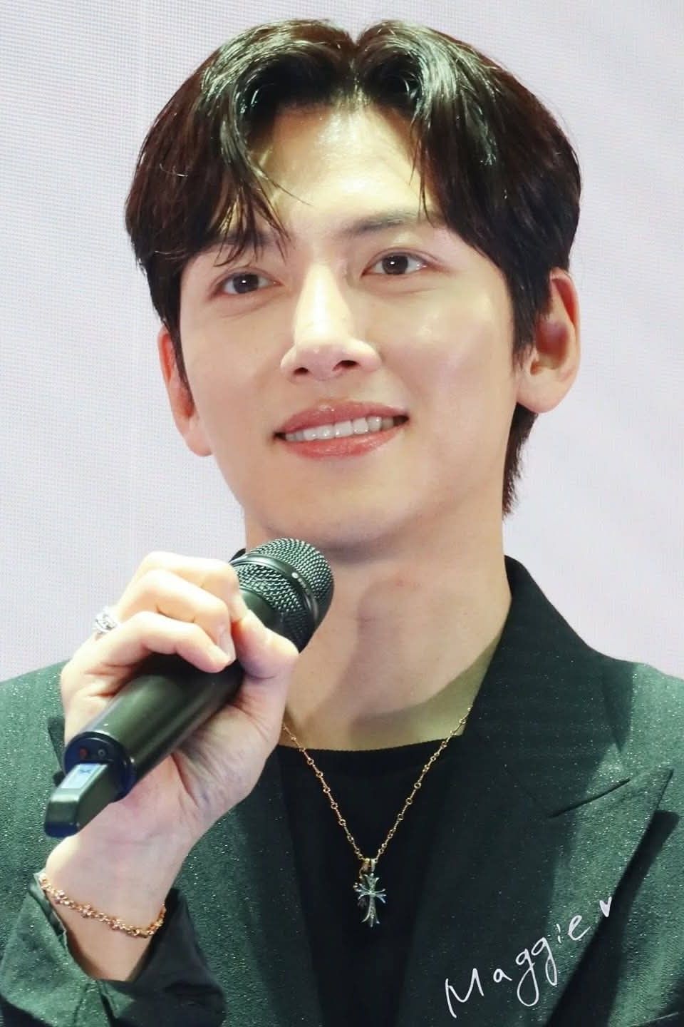 Behind-the-scenes cut of Ji Changwook