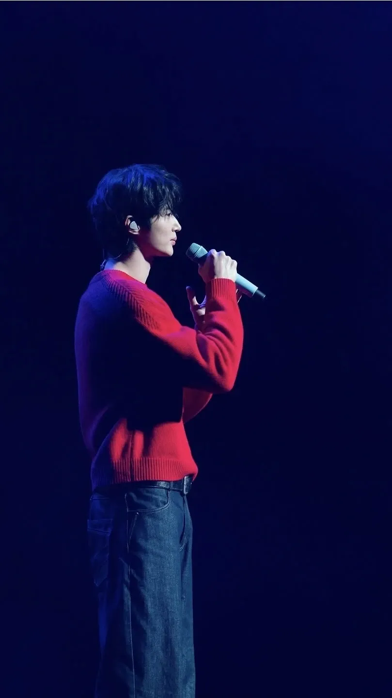 Emotional wallpaper shared by fans for Byeon Wooseok