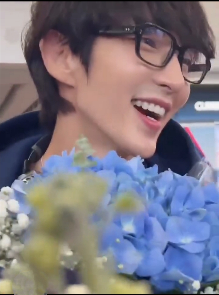 Feed komunitas selebriti terpopuler hari ini