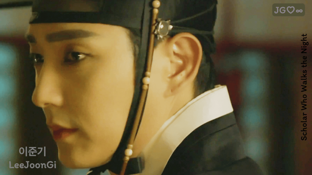 A moment captured by a fan of Lee Joongi