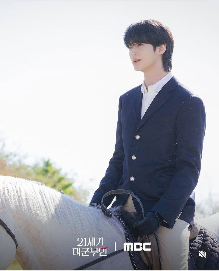 Konten selebriti populer yang sedang hangat di komunitas