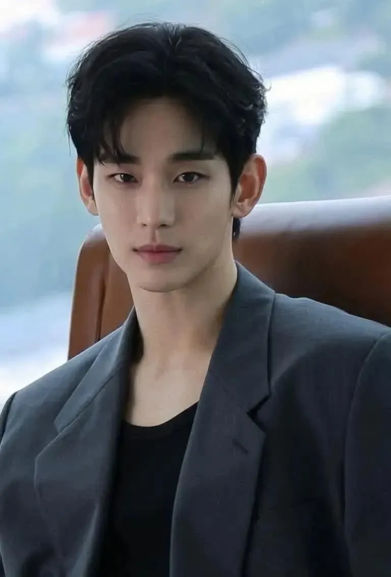 Recent activity shot of Kim Soohyun