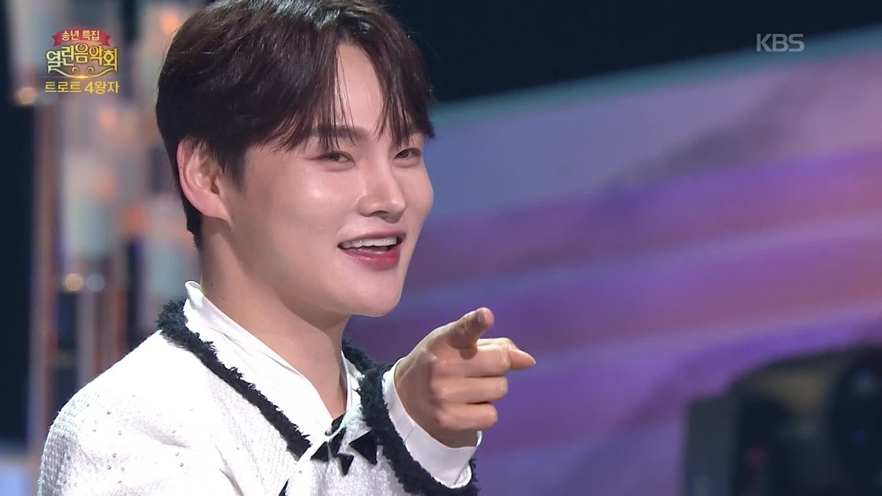 Behind-the-scenes cut of Park Seojin