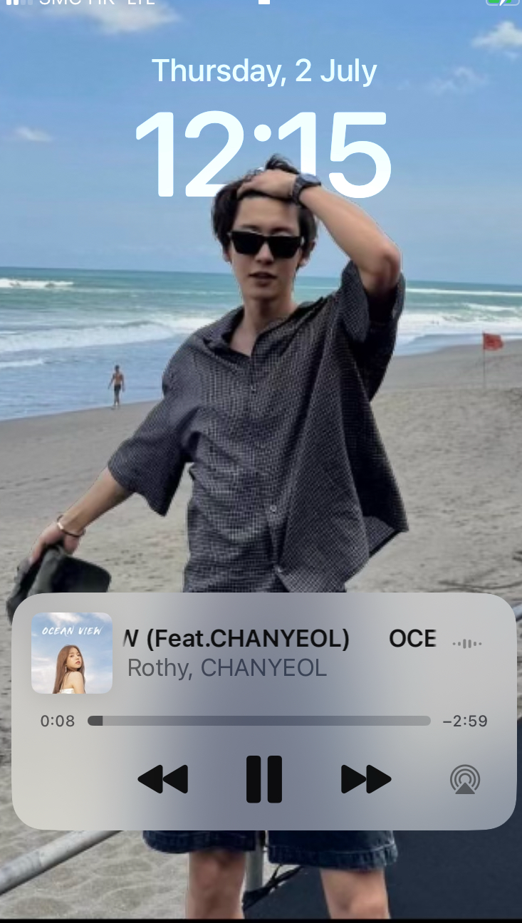 Emotional wallpaper shared by fans for Chanyeol