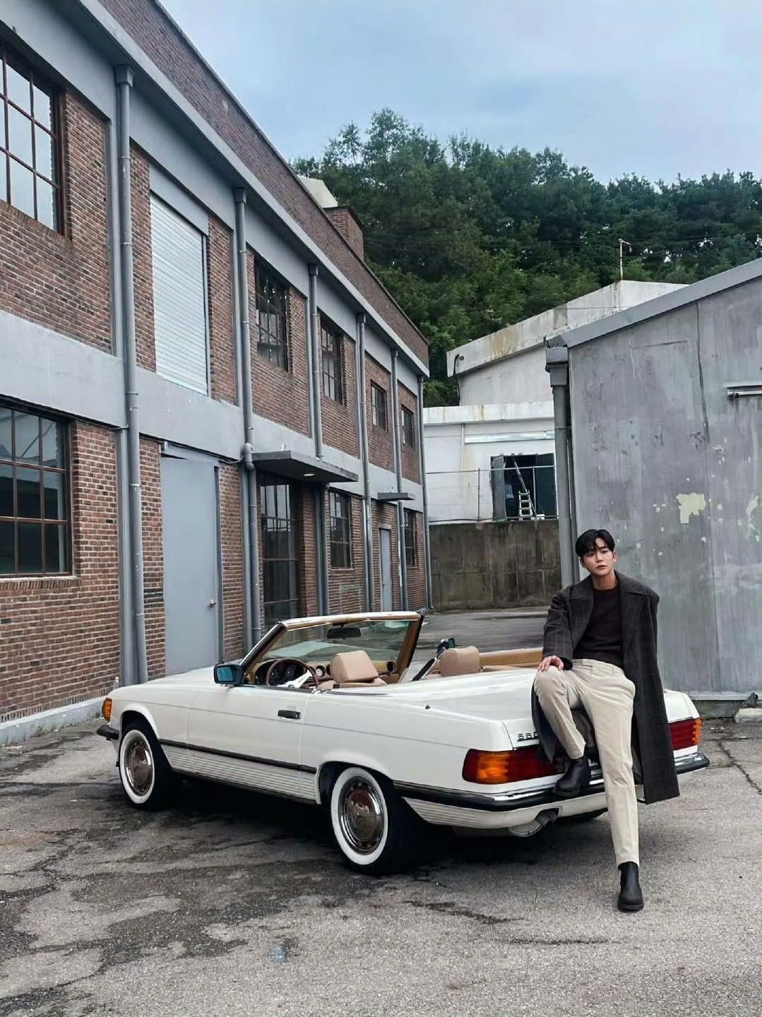 로운의 비하인드 컷