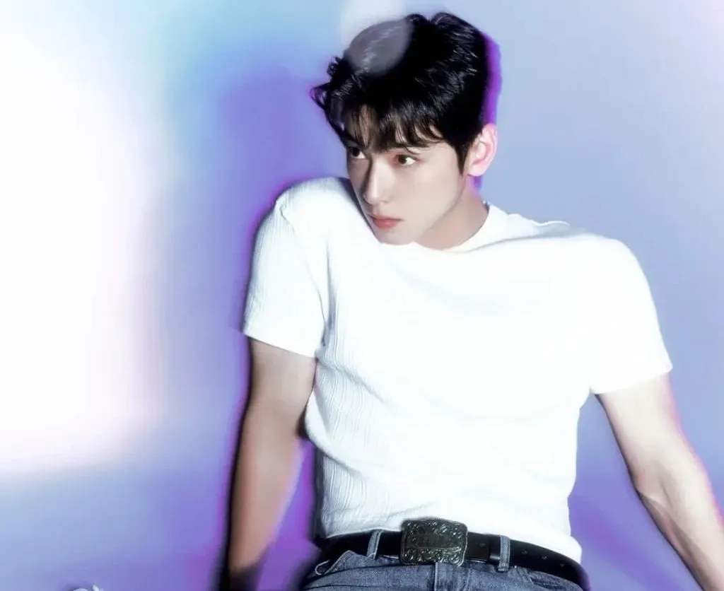Recent activity shot of Cha Eunwoo