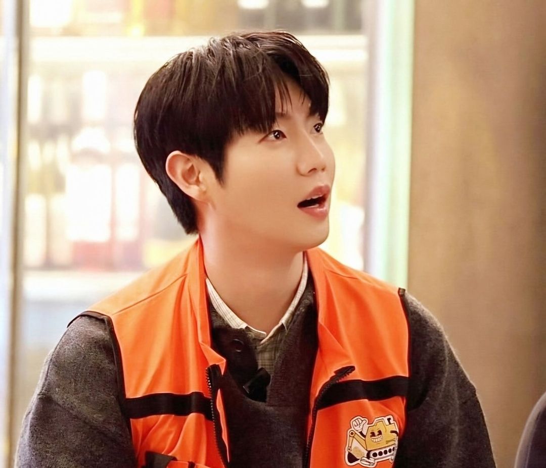 A moment captured by a fan of Son Taejin