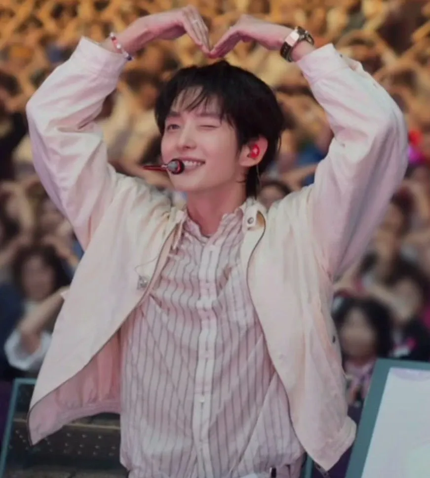 Behind-the-scenes cut of Lee Joongi