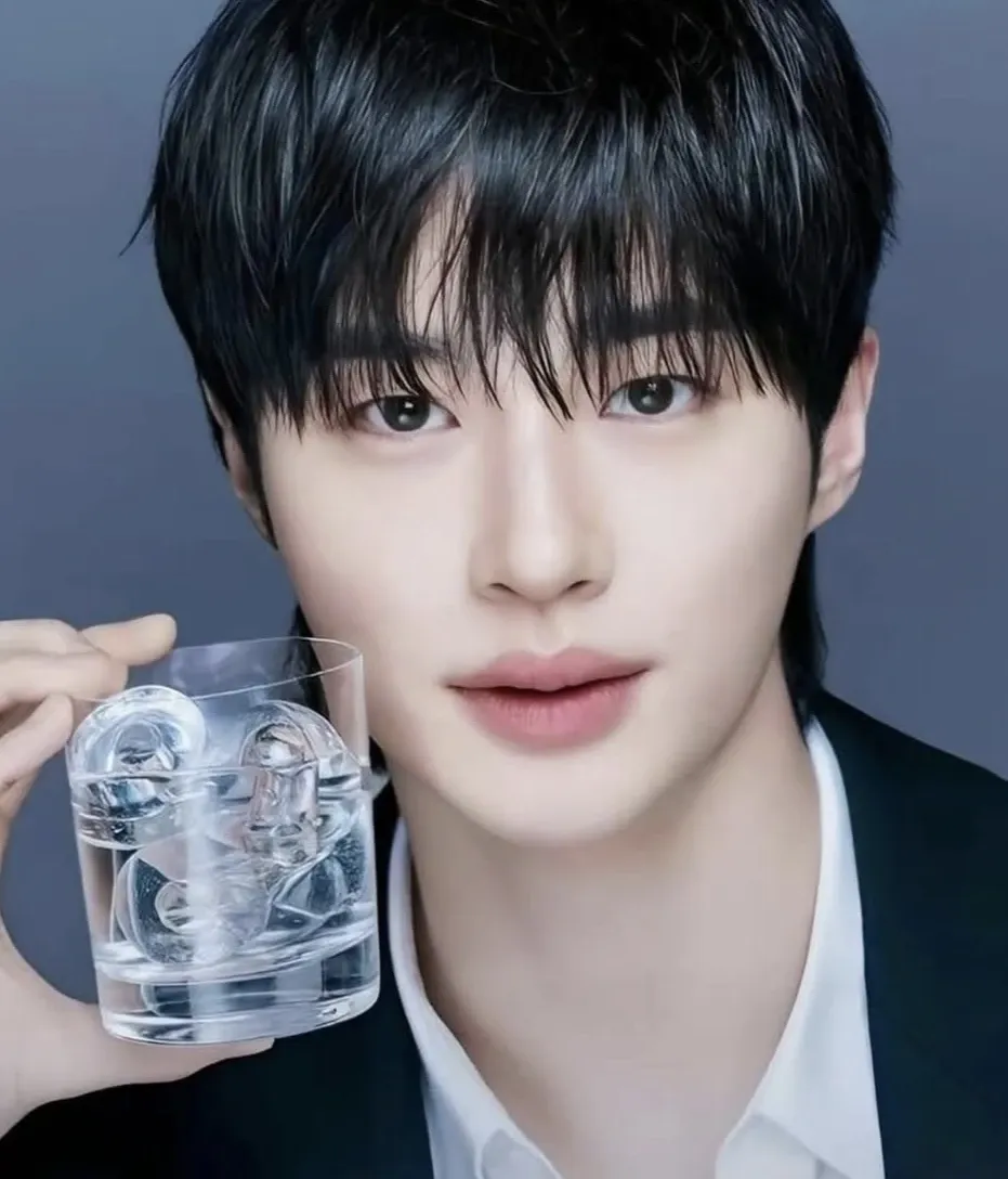 Latest photo of Byeon Wooseok