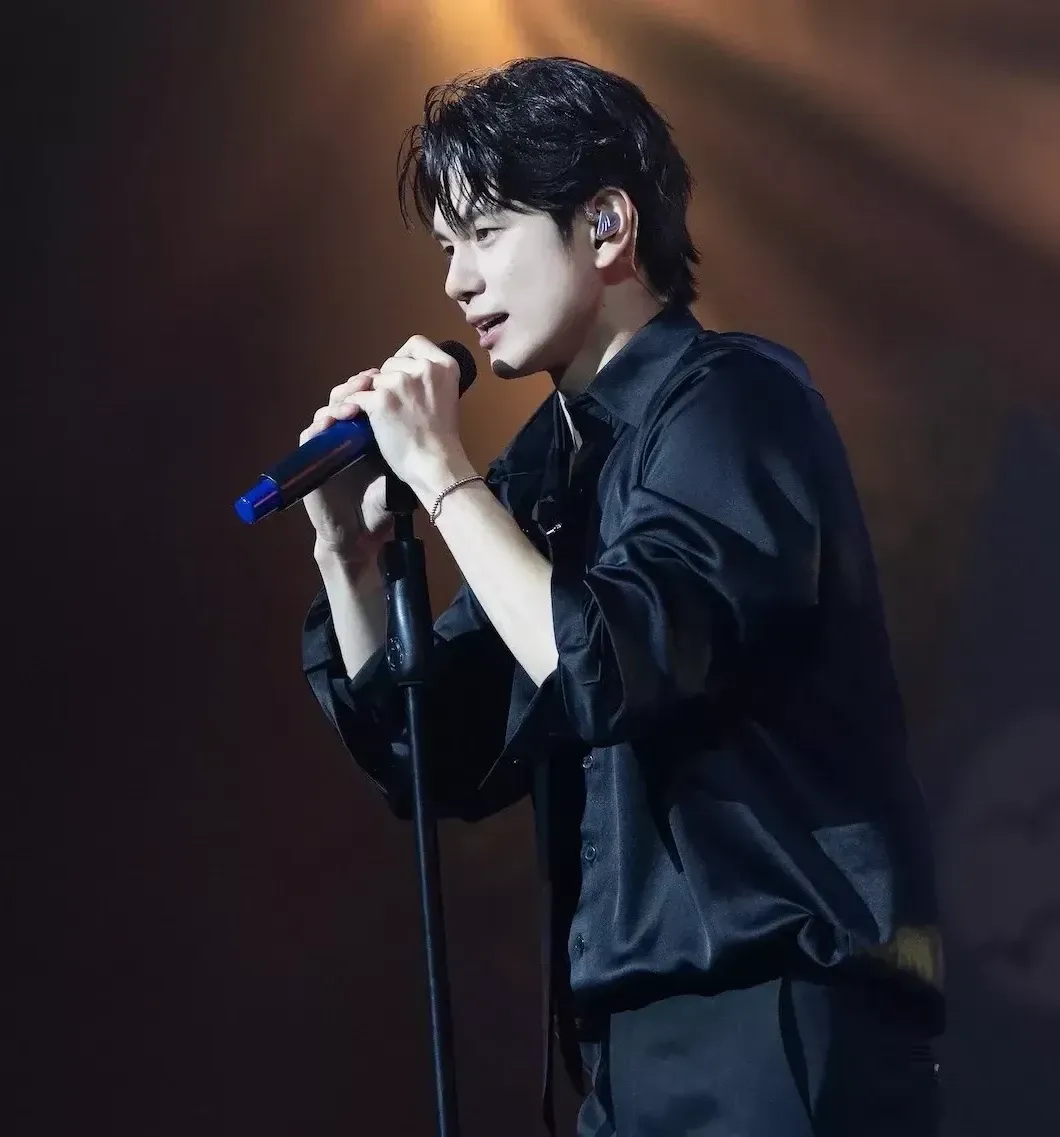 A moment captured by a fan of Ong Seongwu