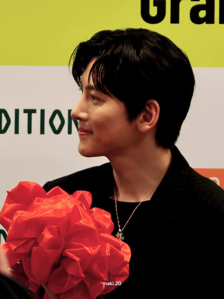 粉丝拍下的池昌旭瞬间