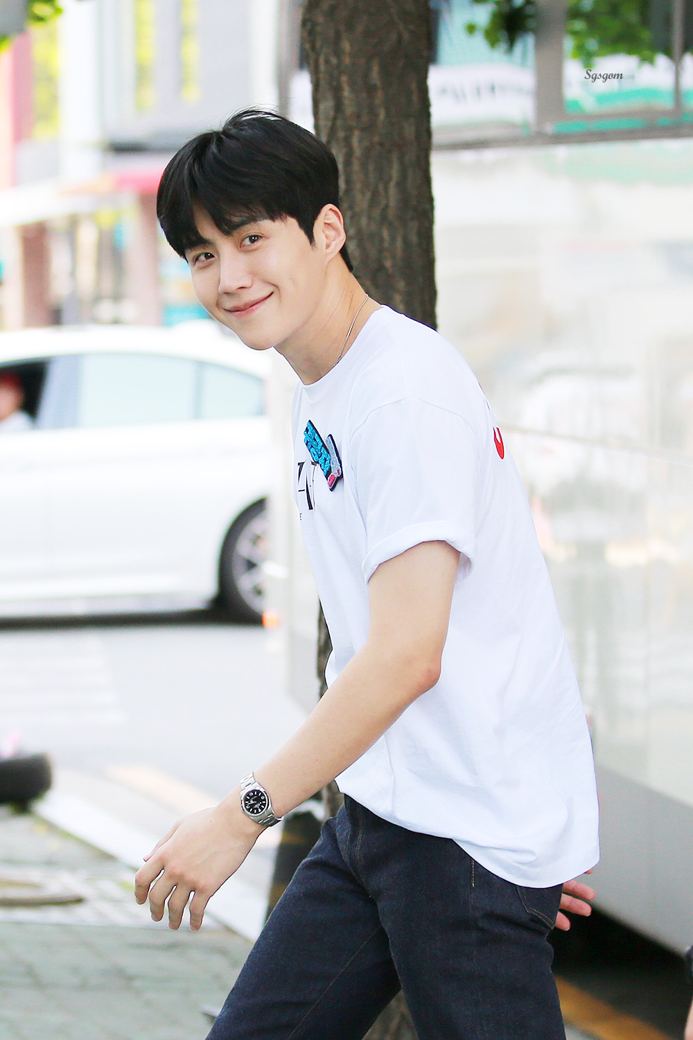 粉絲拍下的金宣虎瞬間