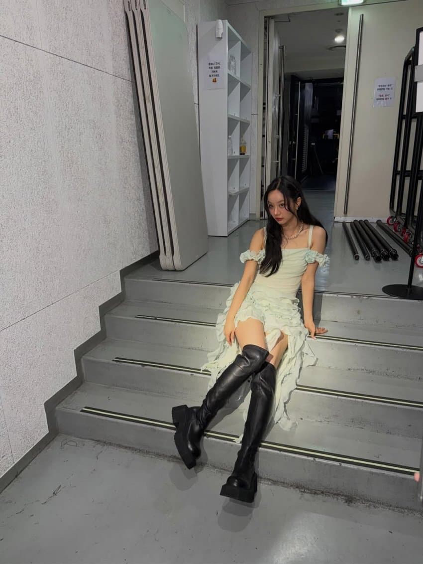 Behind-the-scenes cut of Hyeri