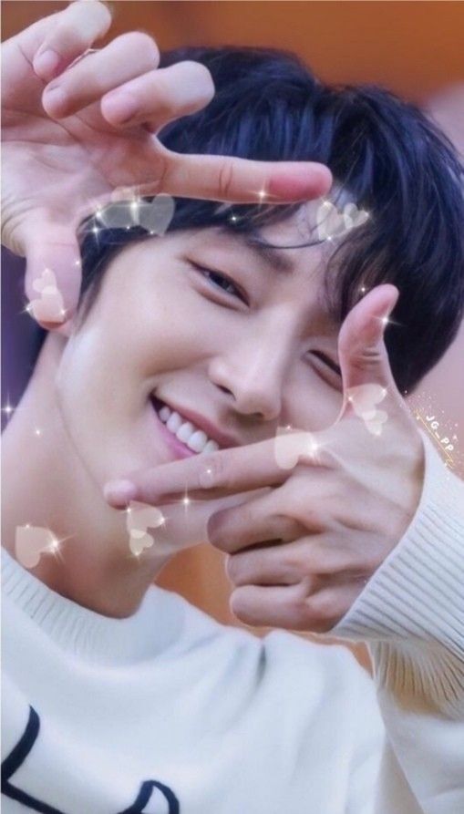 Behind-the-scenes cut of Lee Joongi