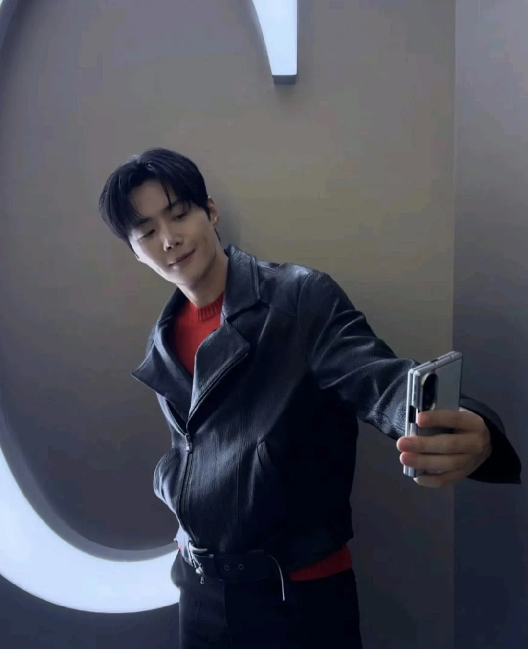 Behind-the-scenes cut of Kim Seonho
