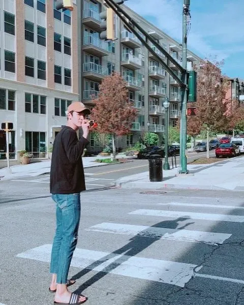 로운의 비하인드 컷