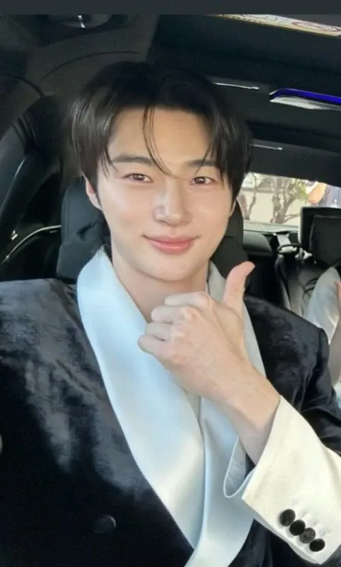 Byeon Wooseok background image recommended by Choeaedol Celeb fandom