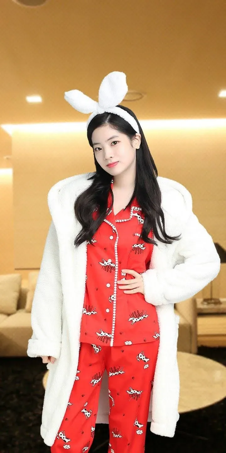 Today's popular wallpaper in Dahyun community