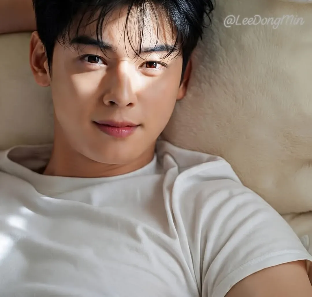 Behind-the-scenes cut of Cha Eunwoo