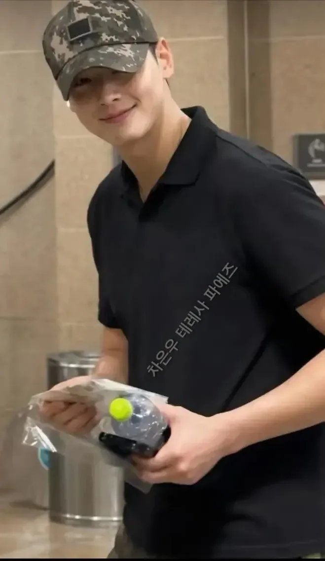 Recent activity shot of Cha Eunwoo