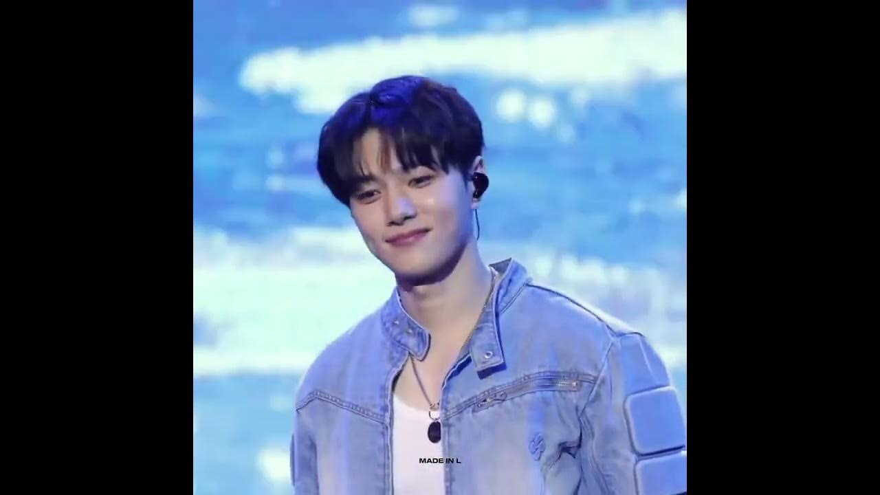 A moment captured by a fan of Kim Myungsoo (L)