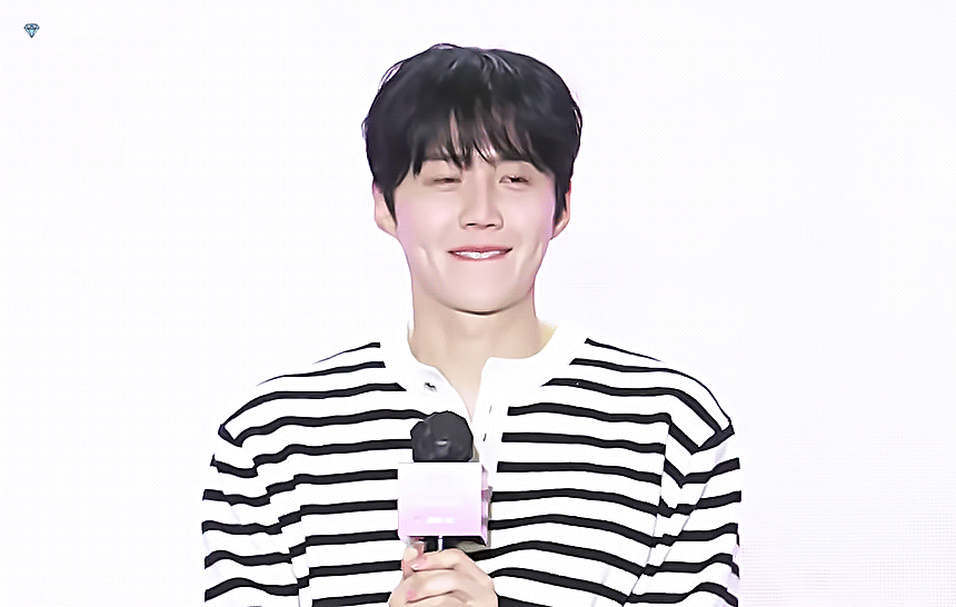 金宣虎的最新照片