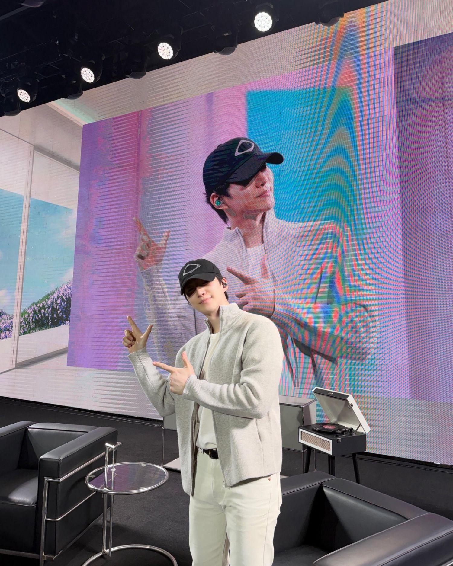 Foto kegiatan terbaru dari Lee Junho