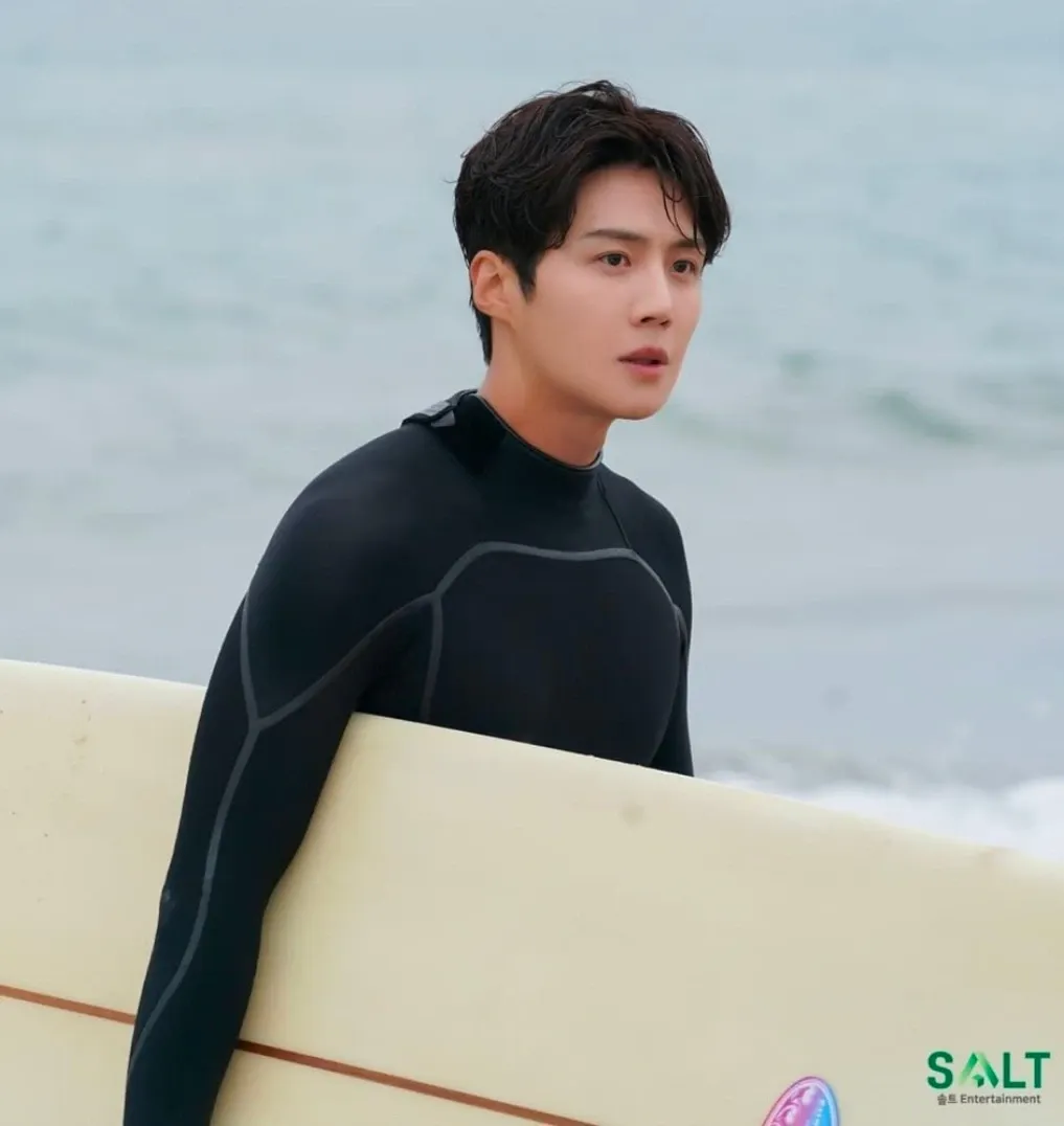 Behind-the-scenes cut of Kim Seonho