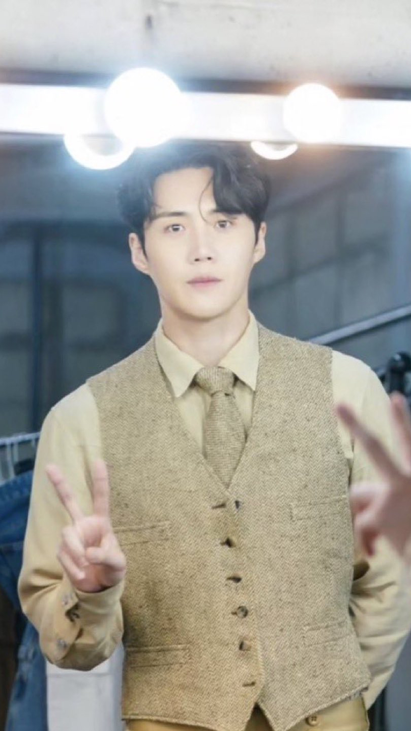Behind-the-scenes cut of Kim Seonho