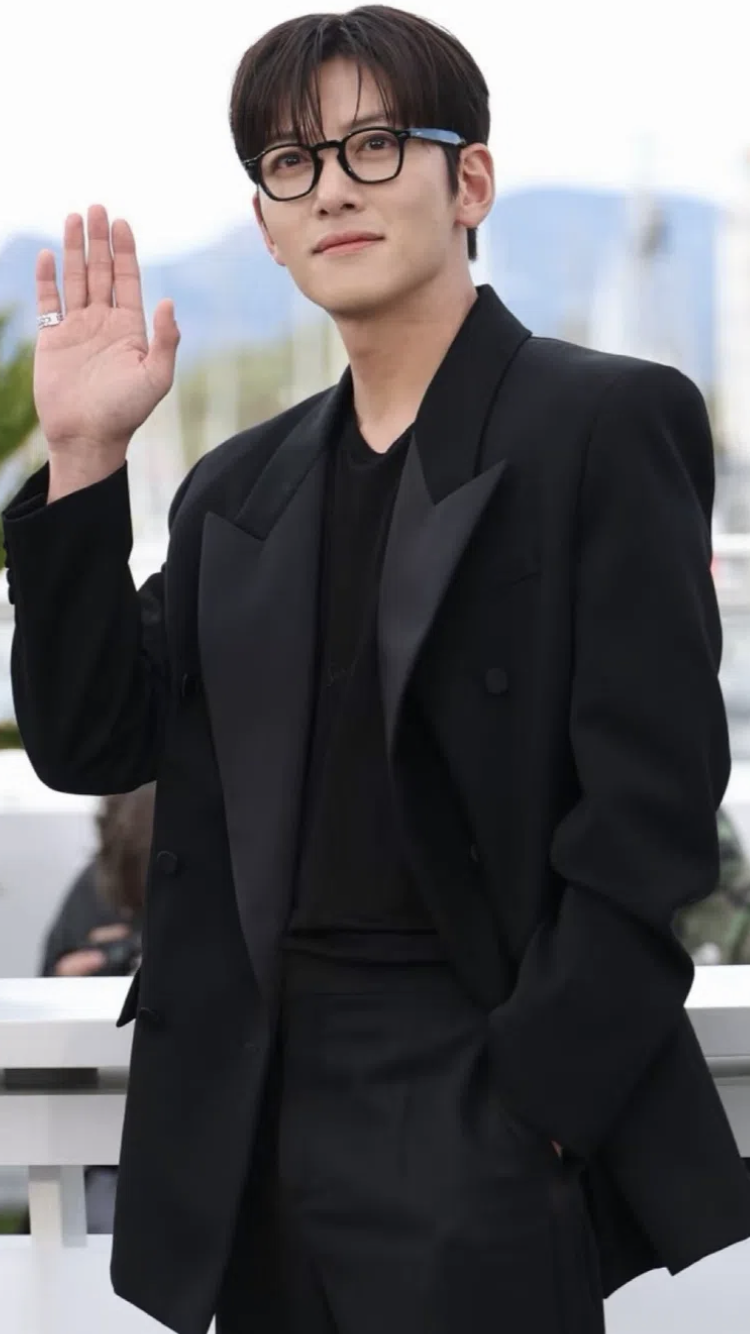 최애돌셀럽 팬덤이 추천하는 지창욱 배경 이미지