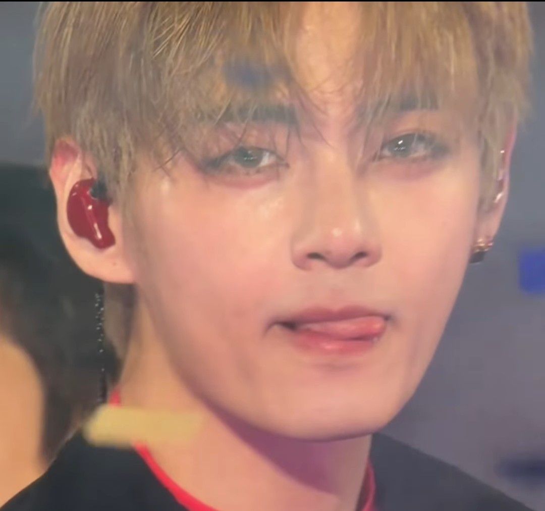 Recent activity shot of Kim Taehyung (V)